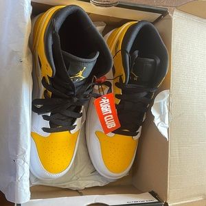 Brand new Air Jordan 1 Mid GS University Gold